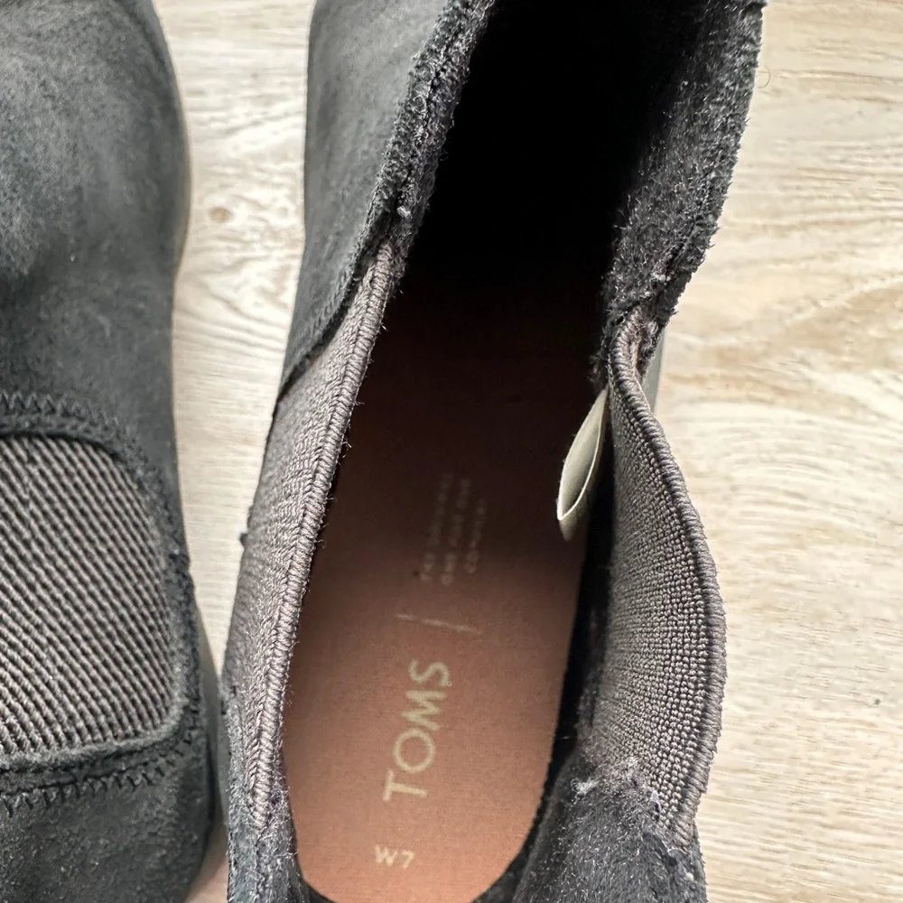 Toms Black Suede Women’s Chelsea Boots - Picture 4 of 8